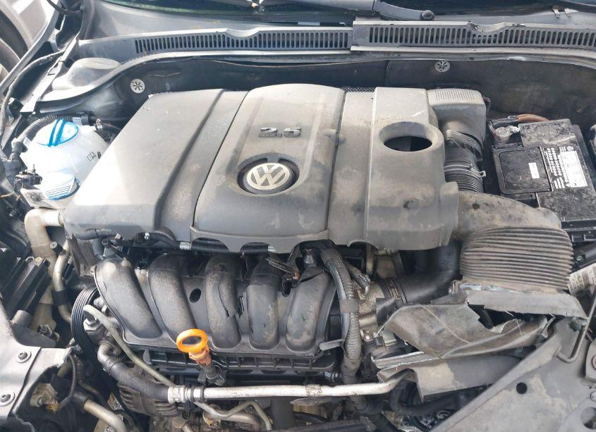 Photo 10 of 2011 Volkswagen Jetta SE (VIN 3VWDX7AJ0BM339206)