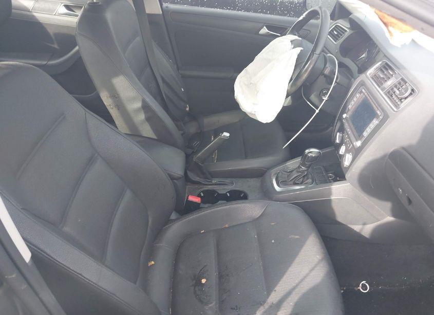 Photo 5 of 2011 Volkswagen Jetta SE (VIN 3VWDX7AJ0BM339206)