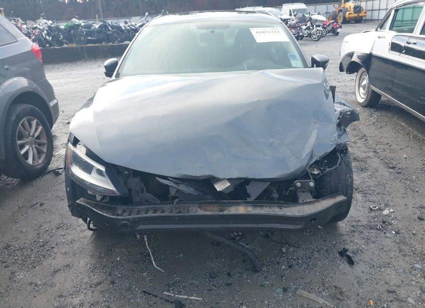 Photo 6 of 2011 Volkswagen Jetta SE (VIN 3VWDX7AJ0BM339206)