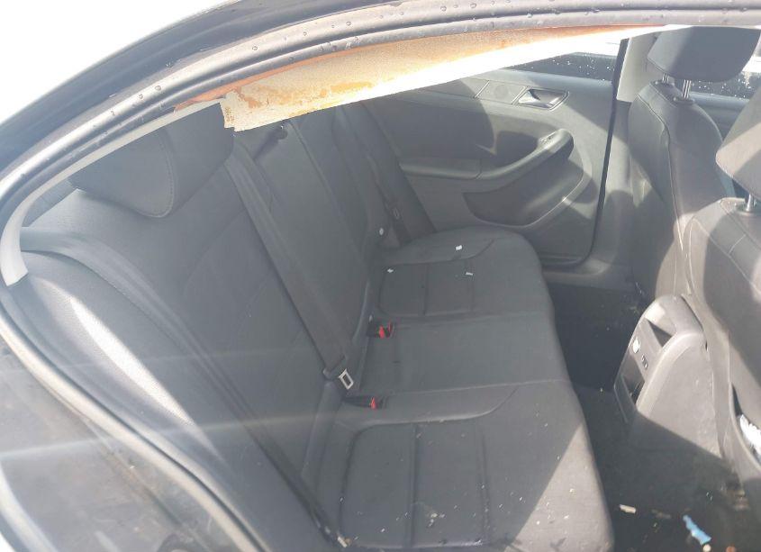 Photo 8 of 2011 Volkswagen Jetta SE (VIN 3VWDX7AJ0BM339206)