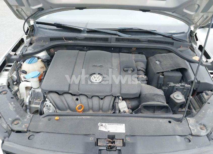 Photo 10 of 2011 Volkswagen Jetta 2.5L SE (VIN 3VWDX7AJ0BM366289)
