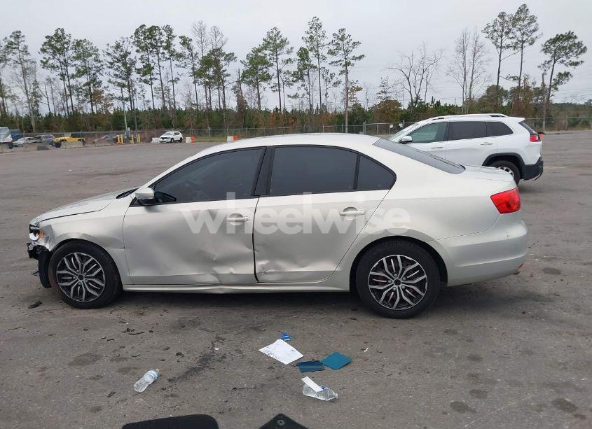 Photo 14 of 2011 Volkswagen Jetta 2.5L SE (VIN 3VWDX7AJ0BM366289)