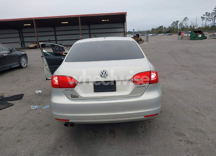 Photo 16 of 2011 Volkswagen Jetta 2.5L SE (VIN 3VWDX7AJ0BM366289)