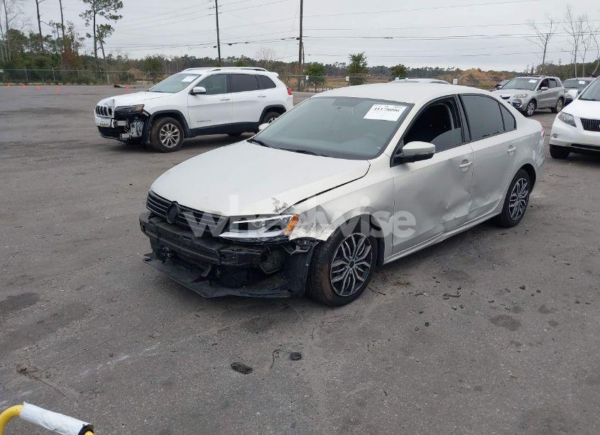 Photo 2 of 2011 Volkswagen Jetta 2.5L SE (VIN 3VWDX7AJ0BM366289)