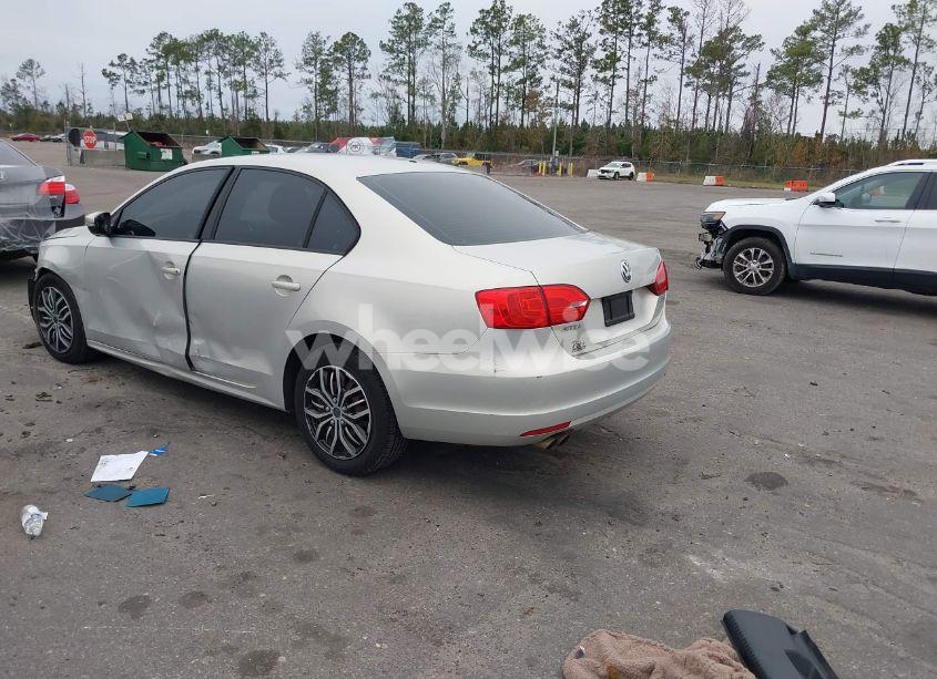 Photo 3 of 2011 Volkswagen Jetta 2.5L SE (VIN 3VWDX7AJ0BM366289)