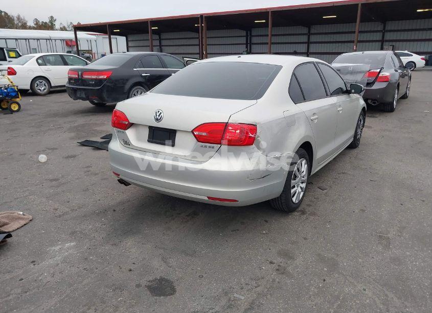 Photo 4 of 2011 Volkswagen Jetta 2.5L SE (VIN 3VWDX7AJ0BM366289)