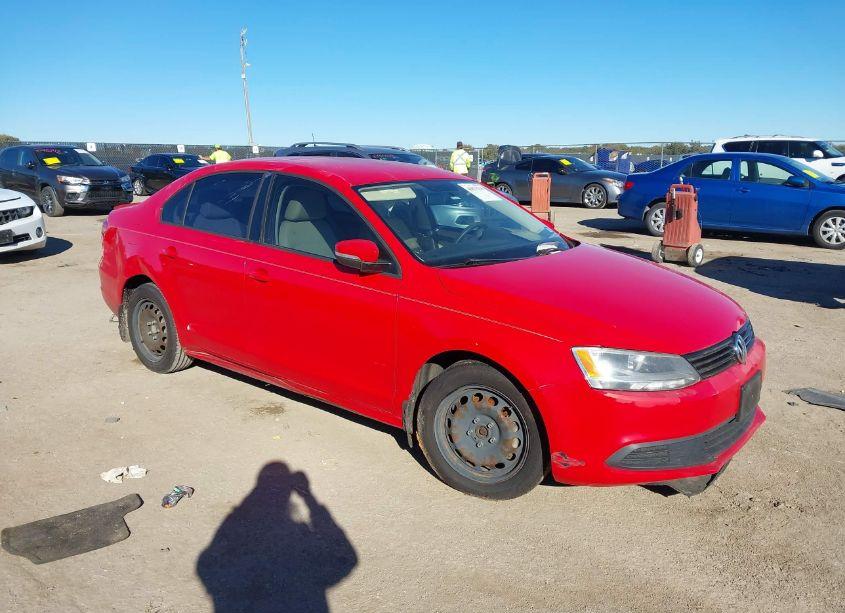 2011 Volkswagen Jetta 2.5L SE (VIN 3VWDX7AJ0BM399745) main photo