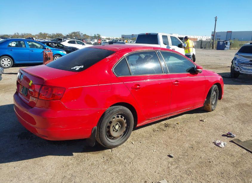 Photo 4 of 2011 Volkswagen Jetta 2.5L SE (VIN 3VWDX7AJ0BM399745)