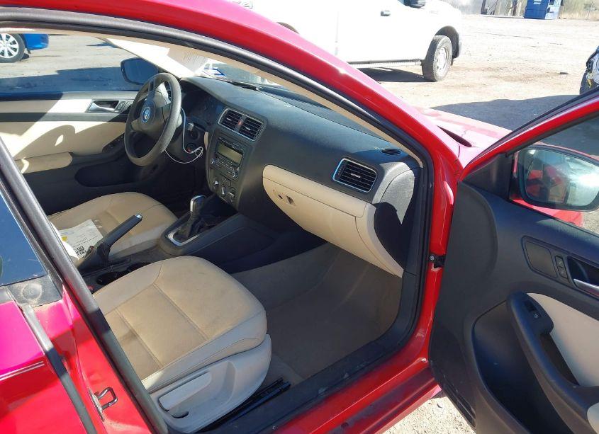 Photo 5 of 2011 Volkswagen Jetta 2.5L SE (VIN 3VWDX7AJ0BM399745)