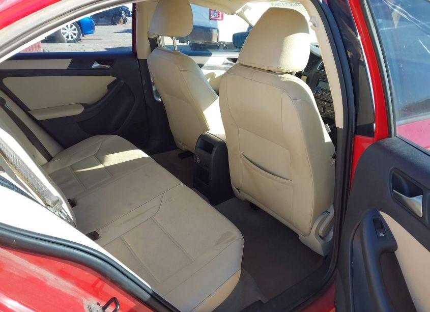 Photo 8 of 2011 Volkswagen Jetta 2.5L SE (VIN 3VWDX7AJ0BM399745)