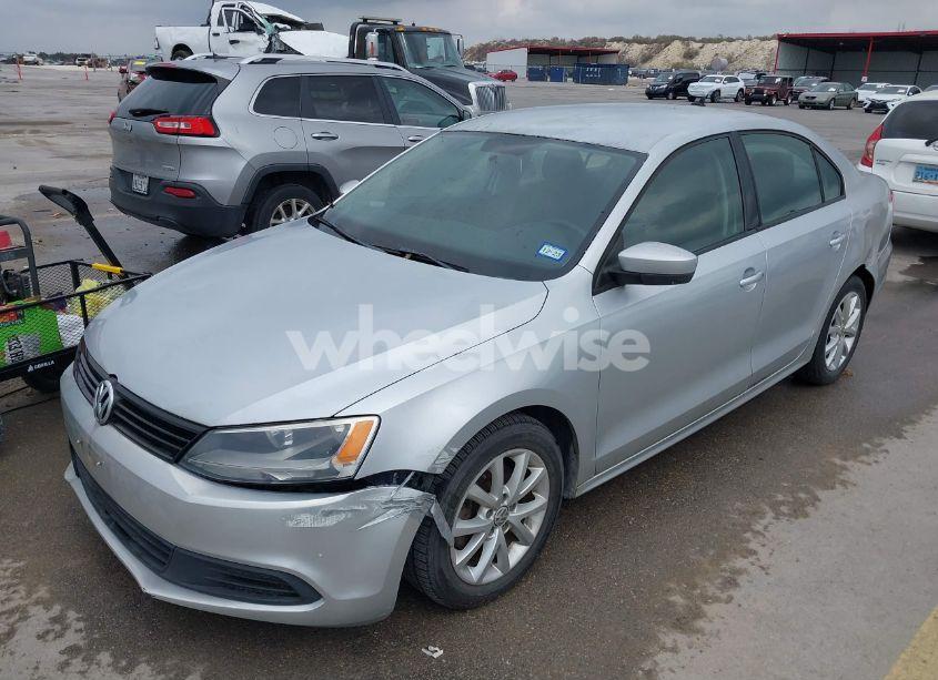 Photo 2 of 2012 Volkswagen Jetta 2.5L SE (VIN 3VWDX7AJ0CM304909)