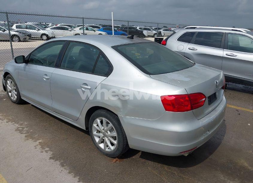 Photo 3 of 2012 Volkswagen Jetta 2.5L SE (VIN 3VWDX7AJ0CM304909)