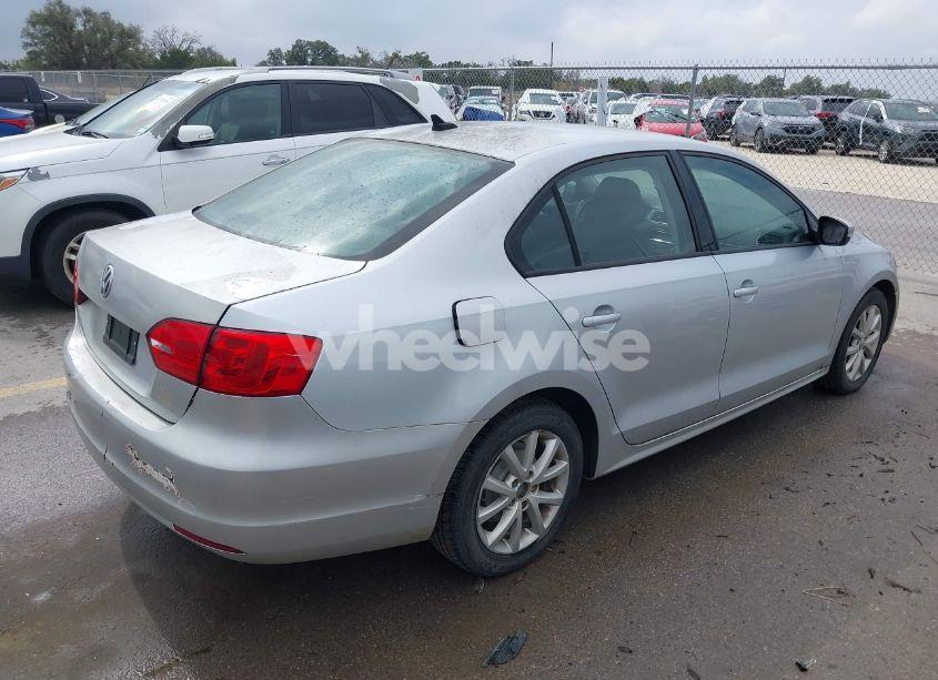 Photo 4 of 2012 Volkswagen Jetta 2.5L SE (VIN 3VWDX7AJ0CM304909)