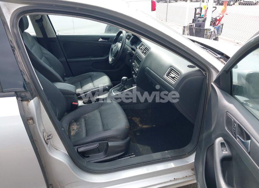 Photo 5 of 2012 Volkswagen Jetta 2.5L SE (VIN 3VWDX7AJ0CM304909)