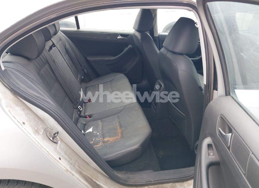 Photo 8 of 2012 Volkswagen Jetta 2.5L SE (VIN 3VWDX7AJ0CM304909)