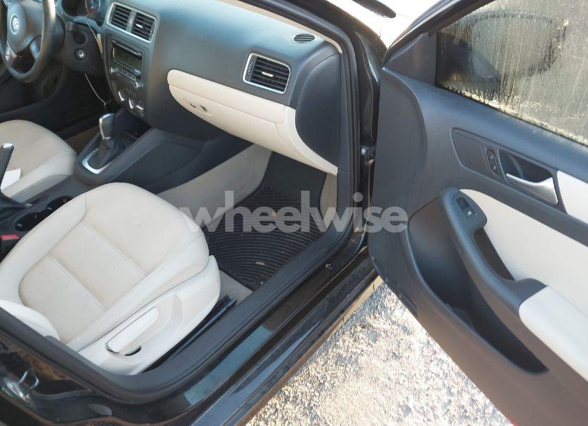 Photo 5 of 2012 Volkswagen Jetta 2.5L SE (VIN 3VWDX7AJ0CM340552)