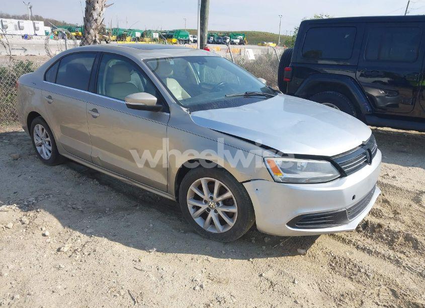 2013 Volkswagen Jetta 2.5L SE (VIN 3VWDX7AJ0DM226262) main photo