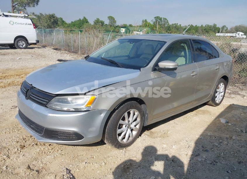 Photo 2 of 2013 Volkswagen Jetta 2.5L SE (VIN 3VWDX7AJ0DM226262)