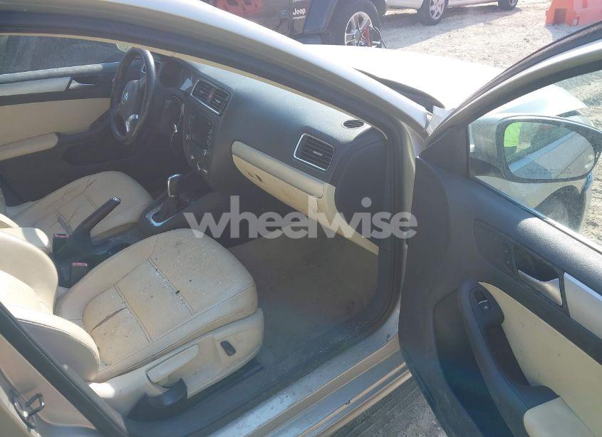 Photo 5 of 2013 Volkswagen Jetta 2.5L SE (VIN 3VWDX7AJ0DM226262)