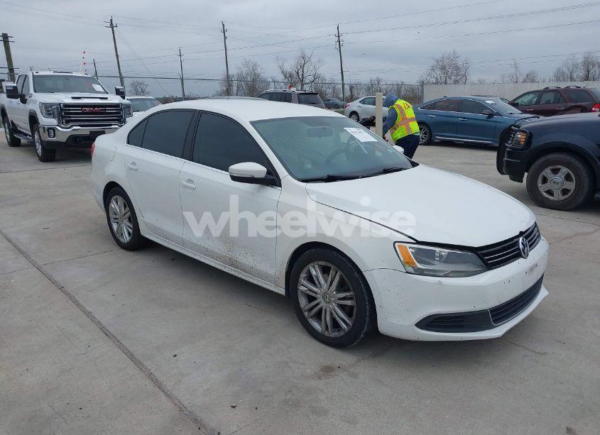 2013 Volkswagen Jetta 2.5L SE (VIN 3VWDX7AJ0DM254062) main photo