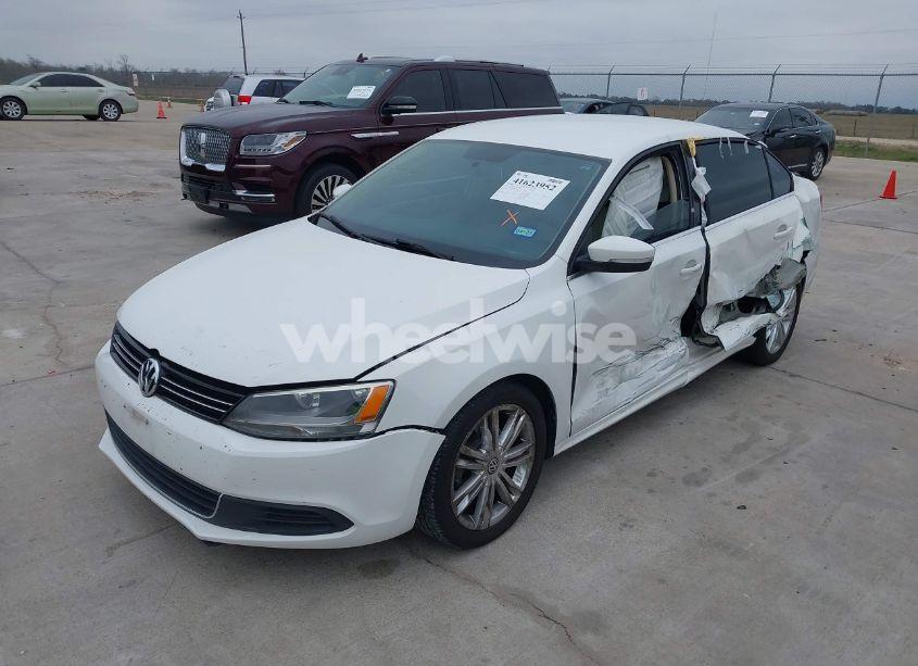 Photo 2 of 2013 Volkswagen Jetta 2.5L SE (VIN 3VWDX7AJ0DM254062)