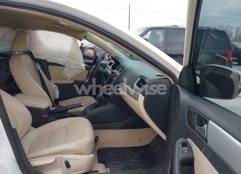 Photo 5 of 2013 Volkswagen Jetta 2.5L SE (VIN 3VWDX7AJ0DM254062)