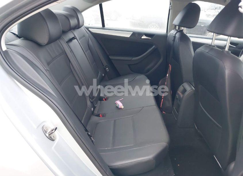 Photo 8 of 2013 Volkswagen Jetta 2.5L SE (VIN 3VWDX7AJ0DM384908)