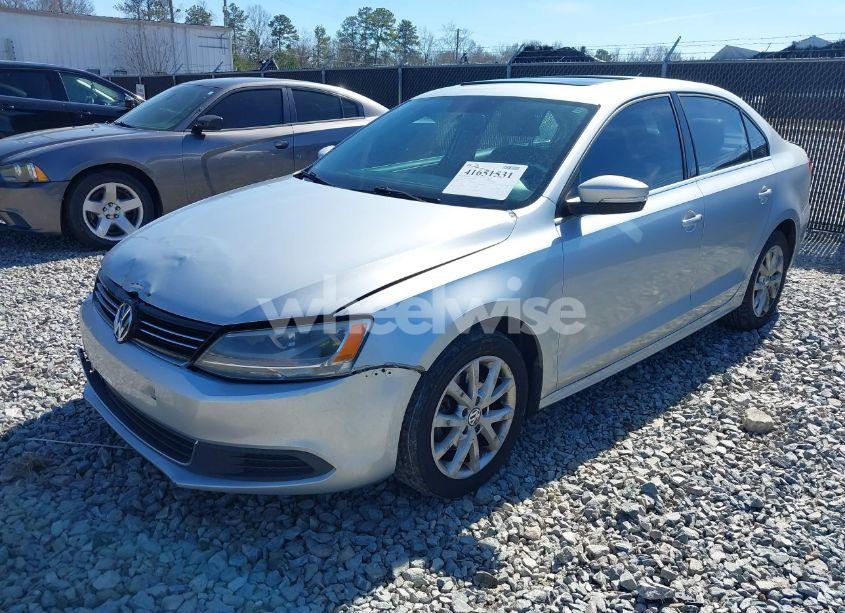 Photo 2 of 2013 Volkswagen Jetta 2.5L SE (VIN 3VWDX7AJ0DM426753)