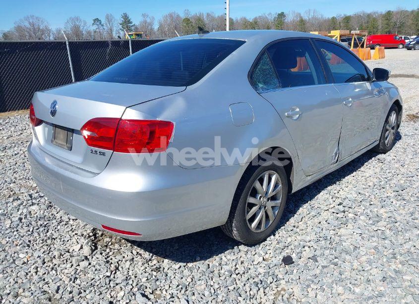 Photo 4 of 2013 Volkswagen Jetta 2.5L SE (VIN 3VWDX7AJ0DM426753)