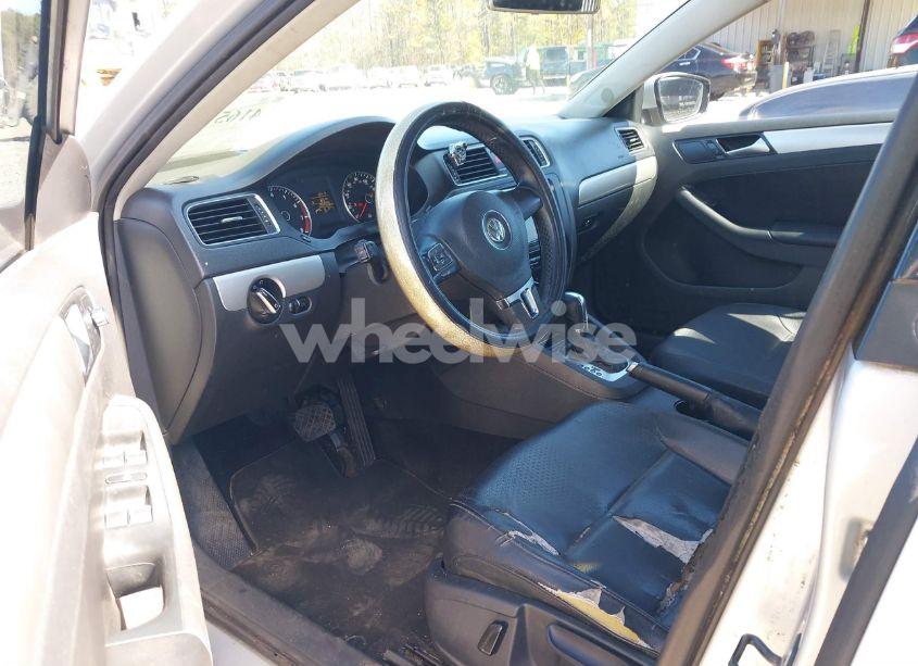Photo 5 of 2013 Volkswagen Jetta 2.5L SE (VIN 3VWDX7AJ0DM426753)