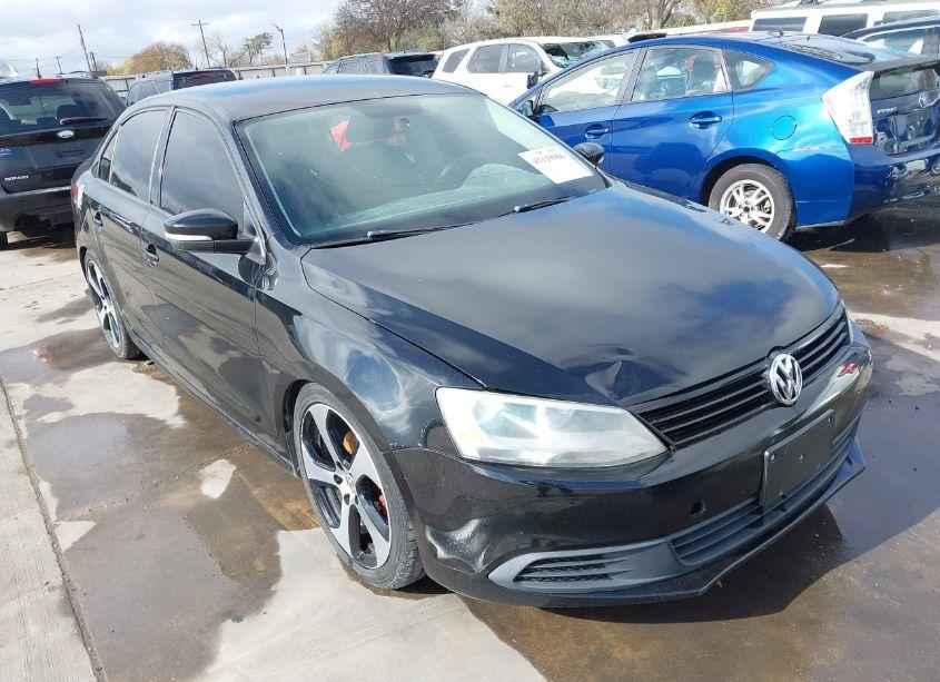 2011 Volkswagen Jetta 2.5L SE (VIN 3VWDX7AJ1BM310975) main photo