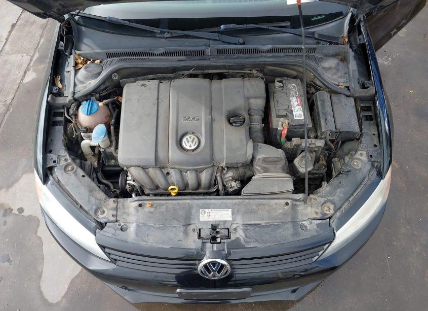 Photo 10 of 2011 Volkswagen Jetta 2.5L SE (VIN 3VWDX7AJ1BM310975)