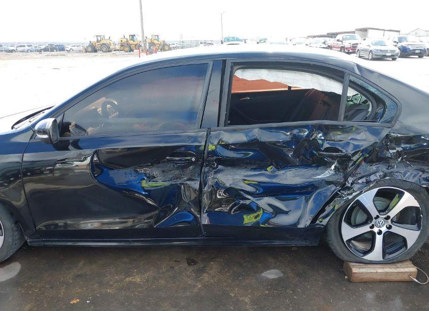 Photo 15 of 2011 Volkswagen Jetta 2.5L SE (VIN 3VWDX7AJ1BM310975)