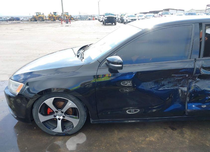 Photo 19 of 2011 Volkswagen Jetta 2.5L SE (VIN 3VWDX7AJ1BM310975)