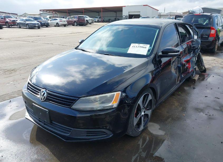 Photo 2 of 2011 Volkswagen Jetta 2.5L SE (VIN 3VWDX7AJ1BM310975)