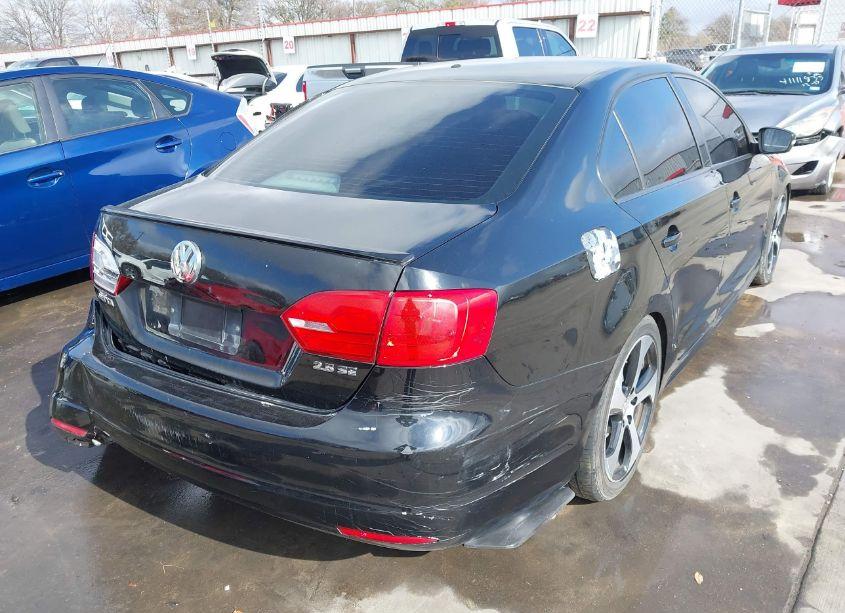 Photo 4 of 2011 Volkswagen Jetta 2.5L SE (VIN 3VWDX7AJ1BM310975)