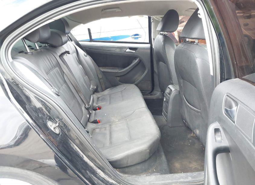 Photo 8 of 2011 Volkswagen Jetta 2.5L SE (VIN 3VWDX7AJ1BM310975)