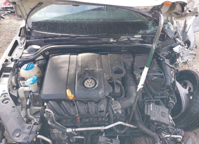 Photo 10 of 2011 Volkswagen Jetta 2.5L SE (VIN 3VWDX7AJ1BM316274)