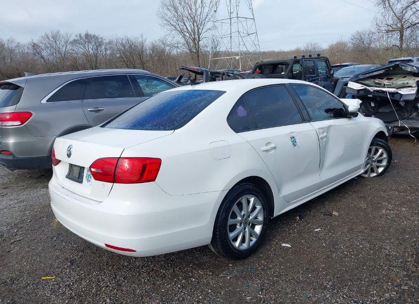 Photo 4 of 2011 Volkswagen Jetta 2.5L SE (VIN 3VWDX7AJ1BM316274)