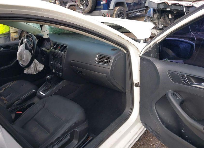 Photo 5 of 2011 Volkswagen Jetta 2.5L SE (VIN 3VWDX7AJ1BM316274)