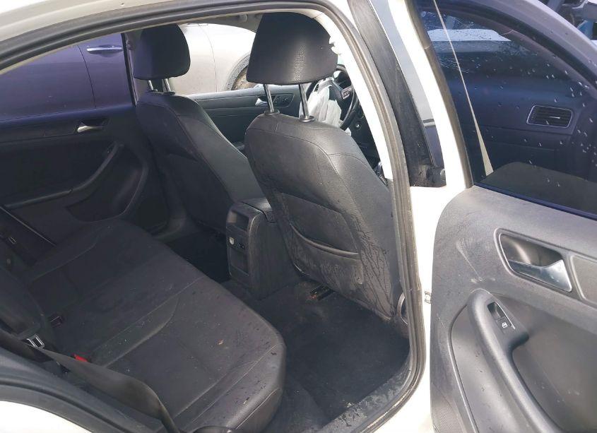 Photo 8 of 2011 Volkswagen Jetta 2.5L SE (VIN 3VWDX7AJ1BM316274)