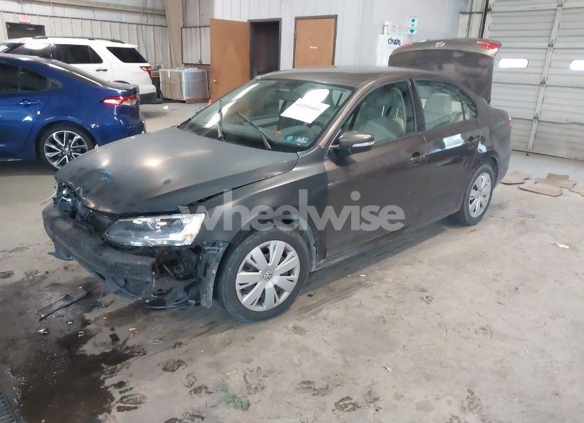 Photo 2 of 2011 Volkswagen Jetta 2.5L SE (VIN 3VWDX7AJ1BM320275)