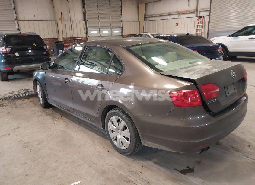 Photo 3 of 2011 Volkswagen Jetta 2.5L SE (VIN 3VWDX7AJ1BM320275)