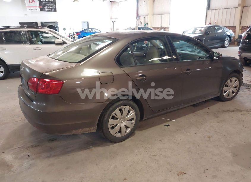 Photo 4 of 2011 Volkswagen Jetta 2.5L SE (VIN 3VWDX7AJ1BM320275)