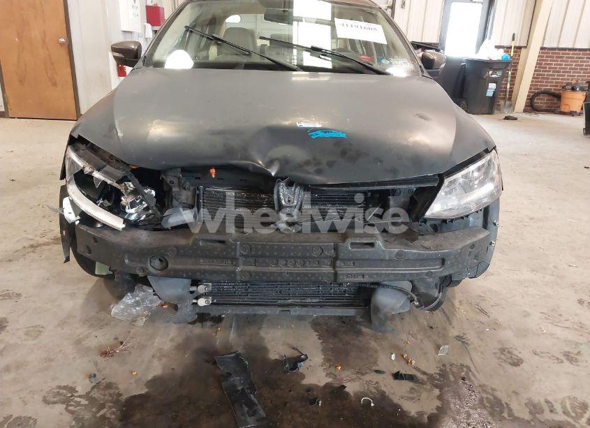 Photo 6 of 2011 Volkswagen Jetta 2.5L SE (VIN 3VWDX7AJ1BM320275)