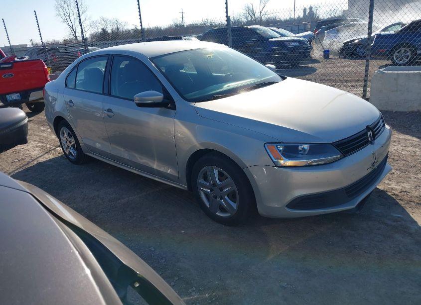 2011 Volkswagen Jetta 2.5L SE (VIN 3VWDX7AJ1BM347024) main photo