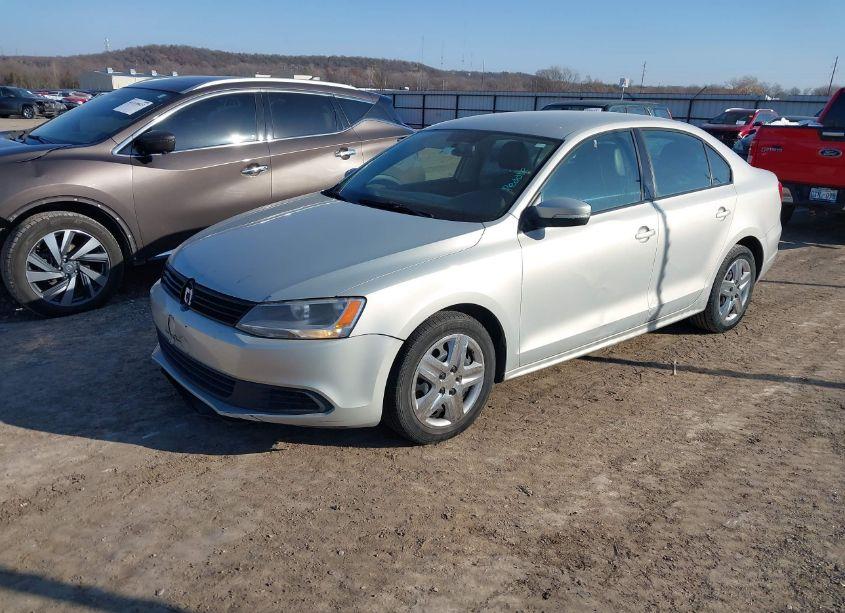 Photo 2 of 2011 Volkswagen Jetta 2.5L SE (VIN 3VWDX7AJ1BM347024)