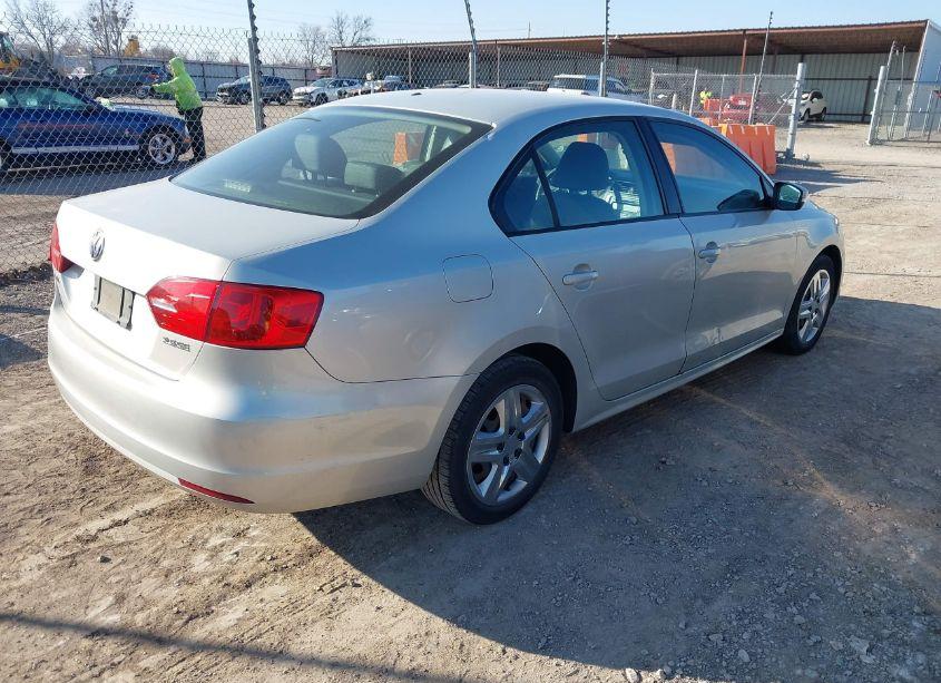 Photo 4 of 2011 Volkswagen Jetta 2.5L SE (VIN 3VWDX7AJ1BM347024)