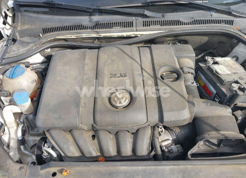 Photo 10 of 2011 Volkswagen Jetta 2.5L SE (VIN 3VWDX7AJ1BM349792)