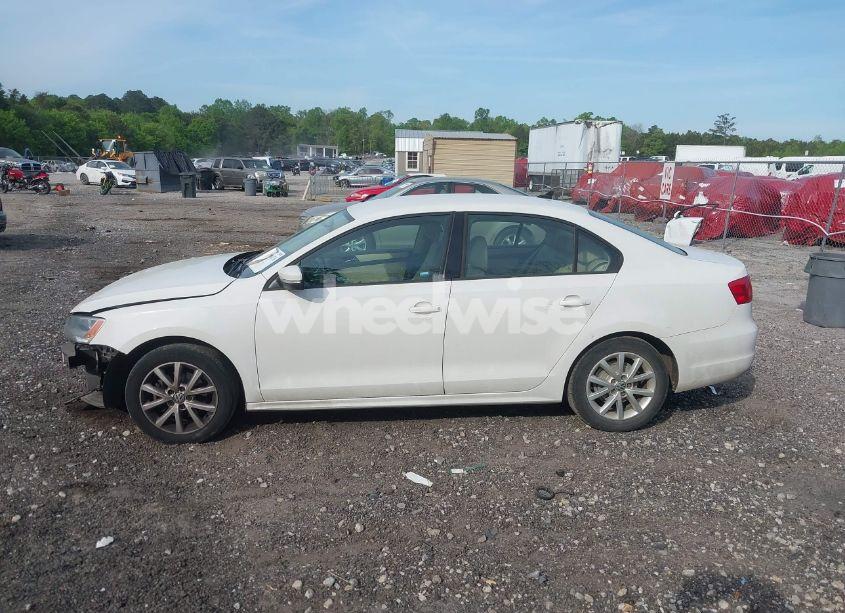 Photo 15 of 2011 Volkswagen Jetta 2.5L SE (VIN 3VWDX7AJ1BM349792)